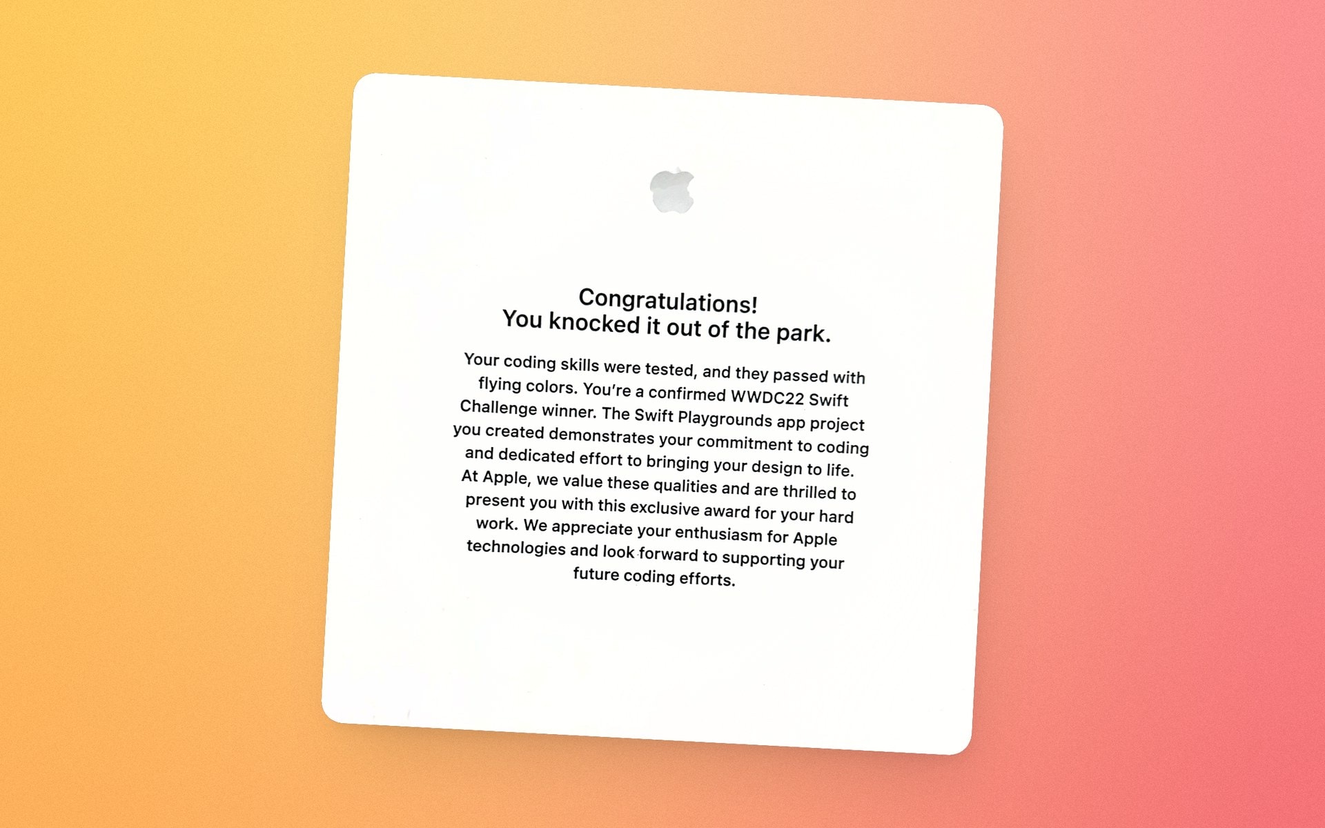 O cartão de premiação da Apple: Congratulations! You knocked it out of the park. Você é vencedora confirmada do Swift Challenge da WWDC22.